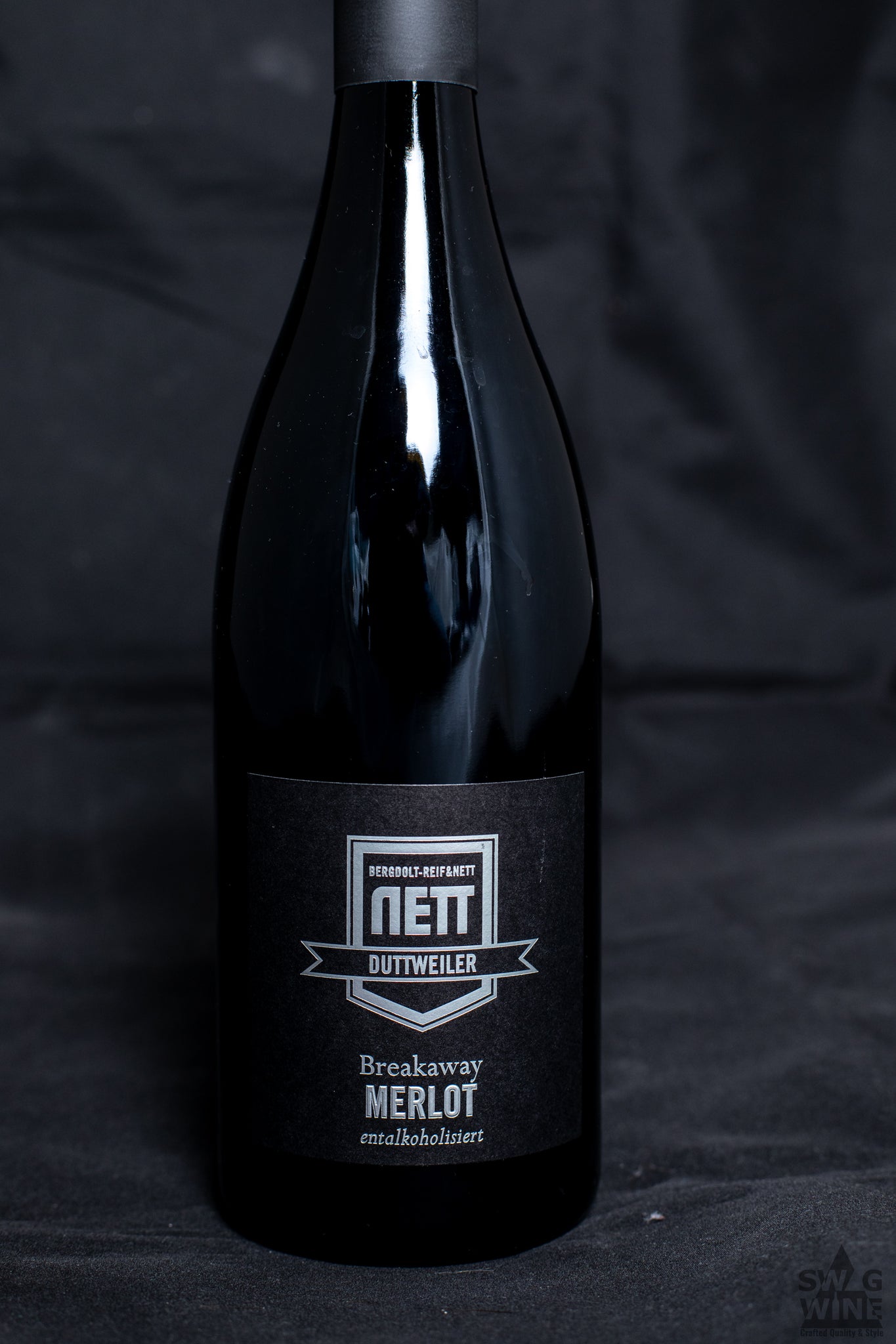 Bergdolt-Reif & Nett Duttweiler Breakaway Merlot entalkoholisiert Swagwine Flasche stehend